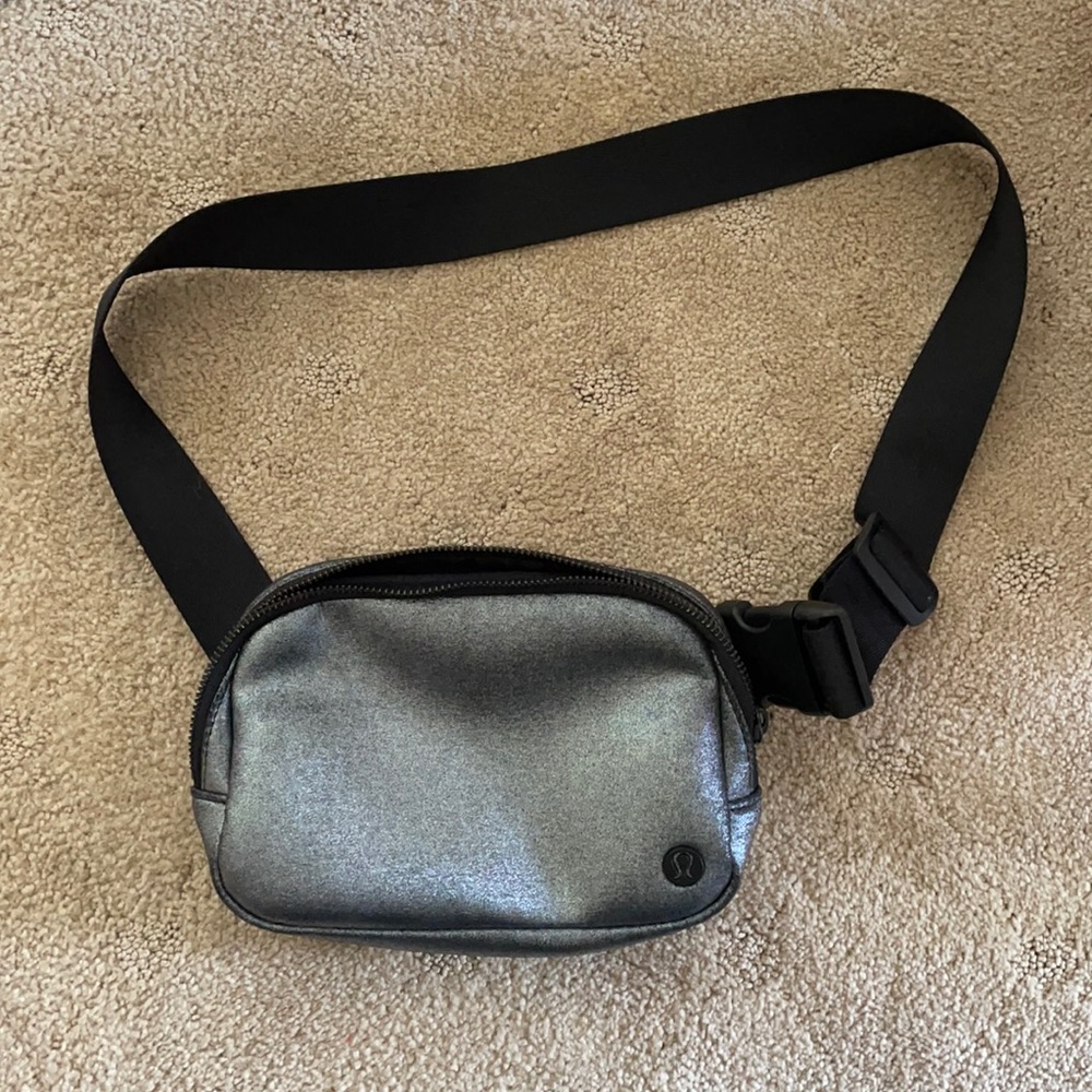 Lululemon everywhere belt bag